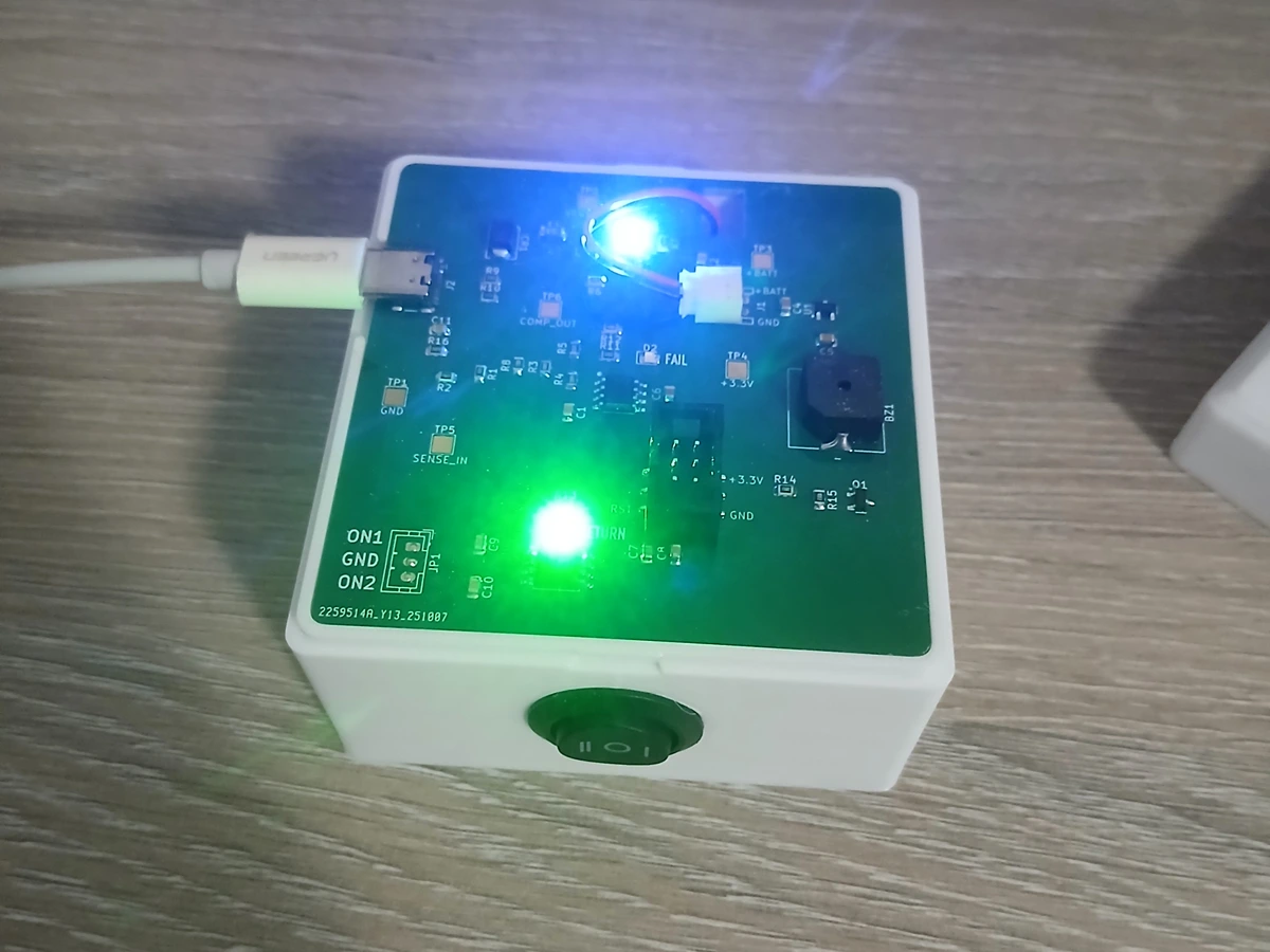 Alarmă de curent PRO în carcasă – vedere interior